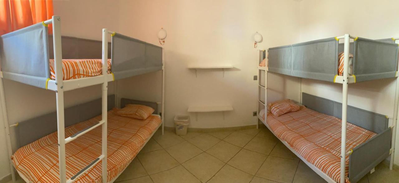 Cama em Dormitório Feminino com 4 Camas